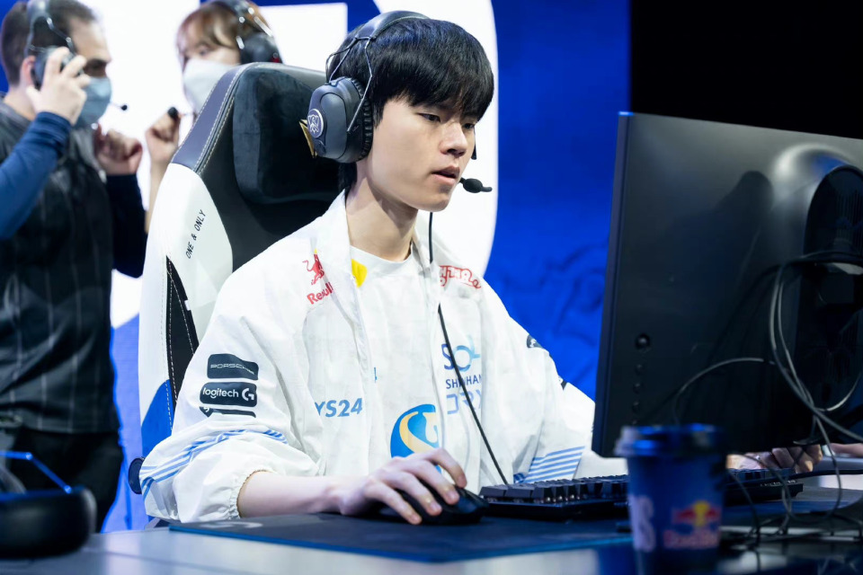 G2翻盘HLE，Deft打出惊人五杀小组赛2:1（成都）
