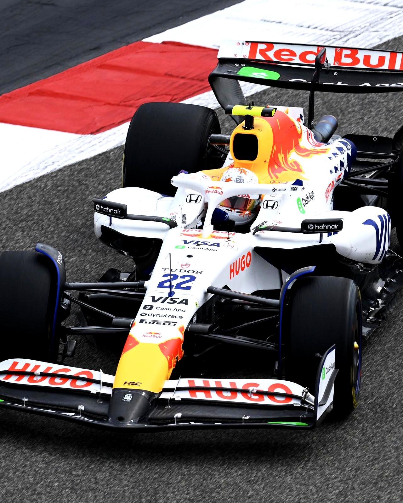 梅赛德斯轻取索伯车队，维斯塔潘统治全场