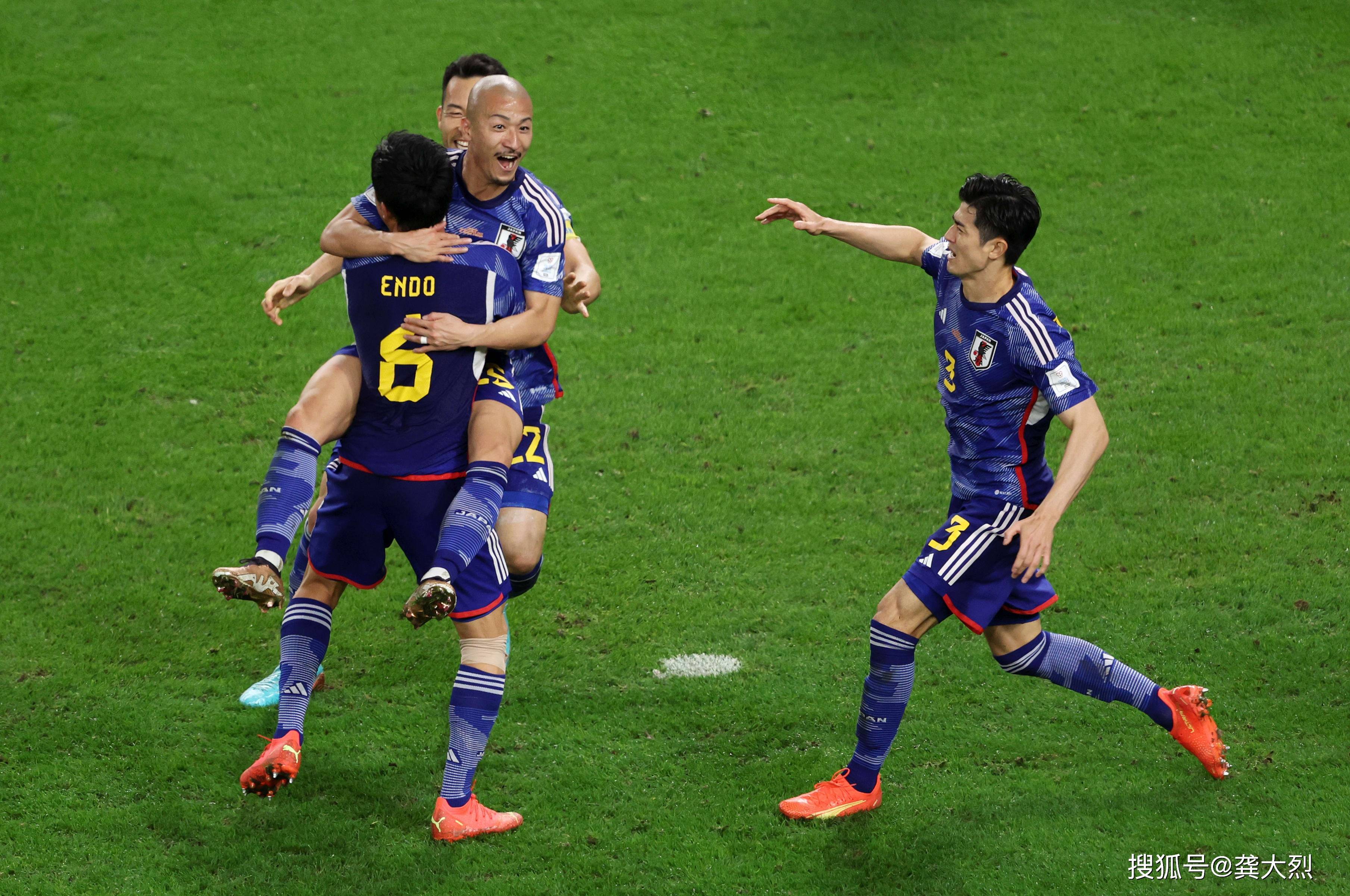 克罗地亚险胜日本，格纳布里扛起全队