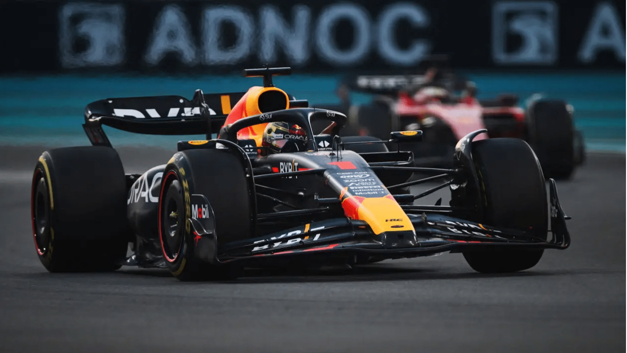 红牛二队逆转雷诺车队，拉塞尔点燃赛场