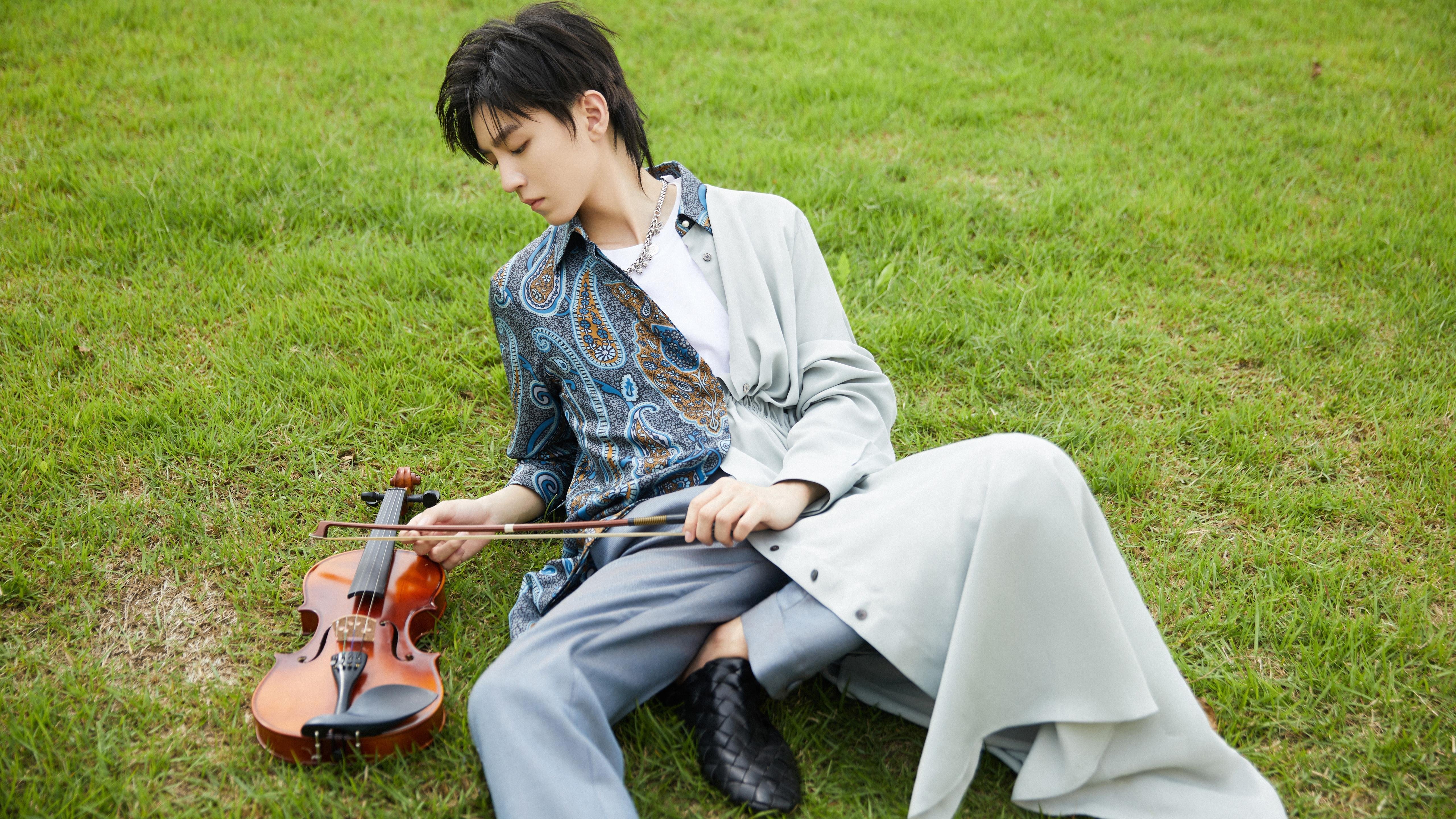 锁链声中，王冠加冕，F1年度争冠夜的贝恩式颠覆与巨星价值启示