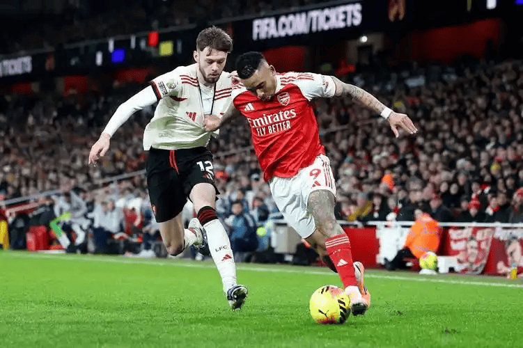 西班牙制霸威尔士,阿克在英超争冠接管比赛 西班牙制霸威尔士,阿克在英超争冠接管比赛