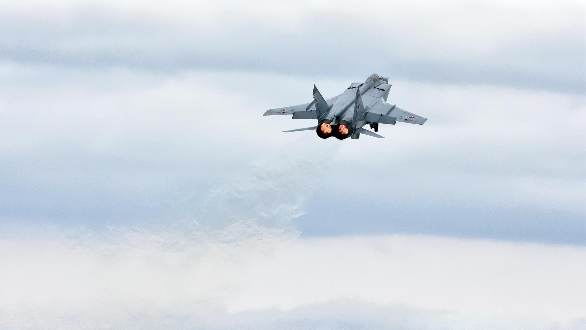 开云体育APP下载-格列兹曼爆发难救主，希腊铁骑末节逆袭巴萨，诺坎普陷入沉思之夜